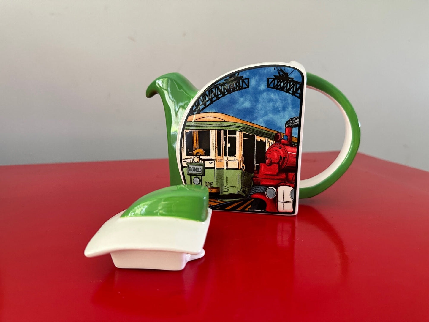 Sydney of Yesteryear Harbour Bridge steam train tram collectible teapot